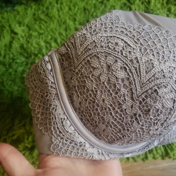 Victoria's secret body demi bra 32DDD like new! - Picture 4 of 7